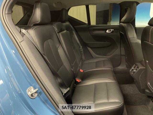 Volvo XC40 2023-09 8146953-8