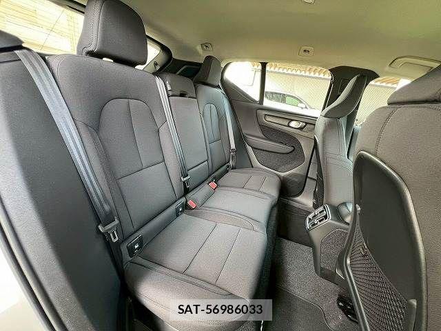 Volvo XC40 2021-07 8146956-11