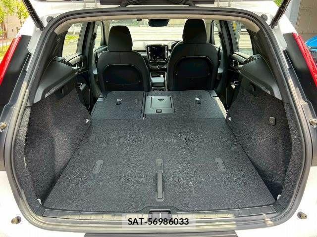 Volvo XC40 2021-07 8146956-12