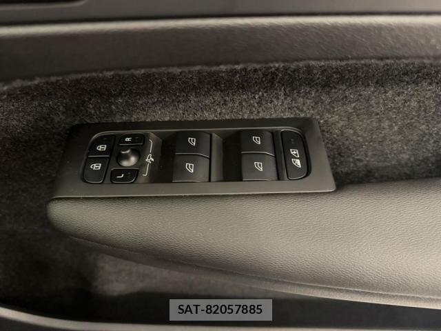 Volvo XC40 2024-11 8210890-21