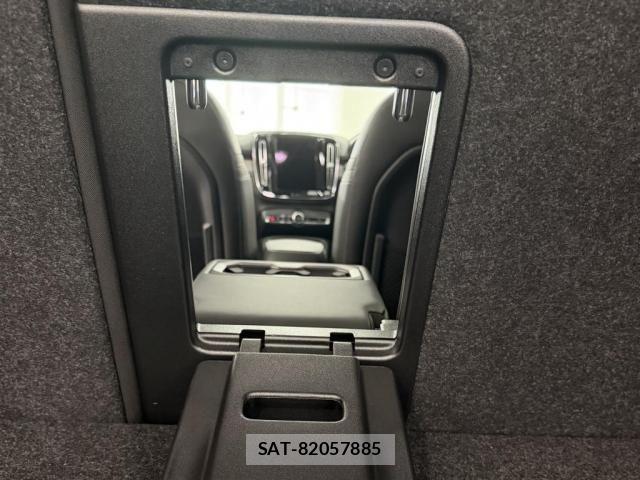 Volvo XC40 2024-11 8210890-6