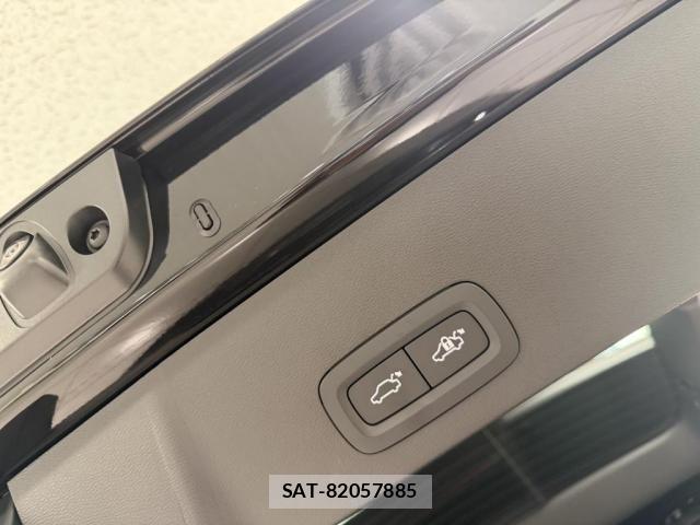 Volvo XC40 2024-11 8210890-8