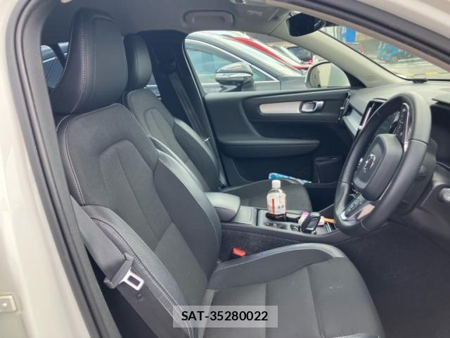 Volvo XC40 2019-04 8210897-9