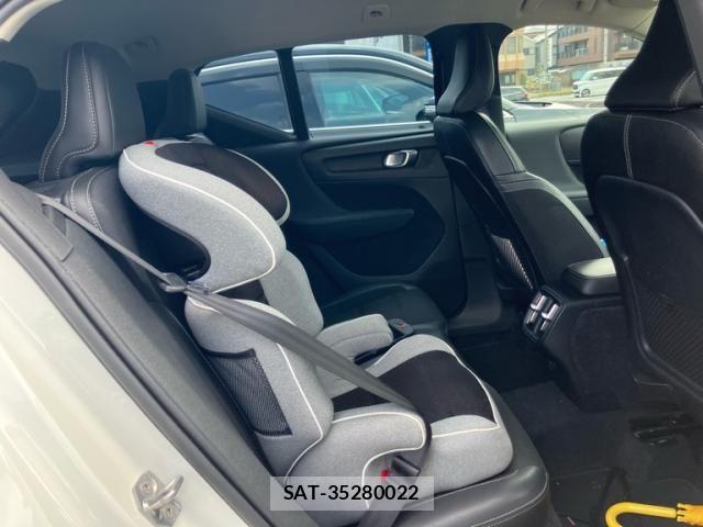 Volvo XC40 2019-04 8210897-10