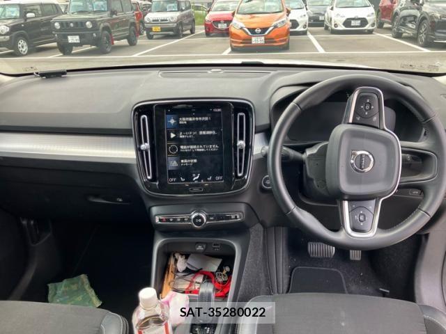 Volvo XC40 2019-04 8210897-11