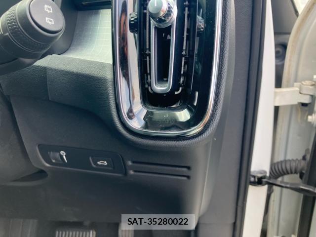 Volvo XC40 2019-04 8210897-14