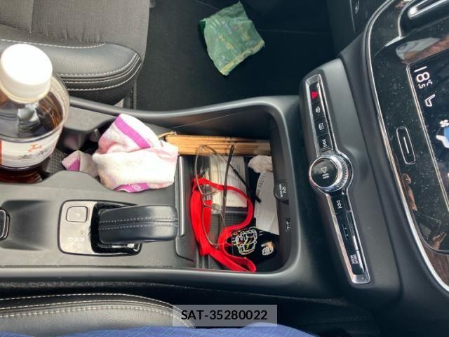 Volvo XC40 2019-04 8210897-17
