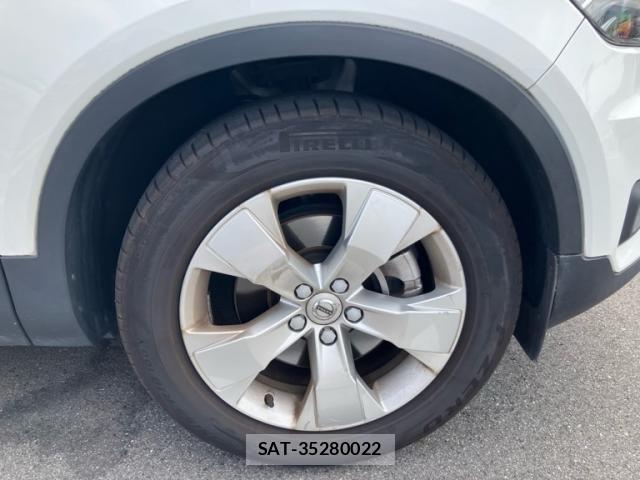Volvo XC40 2019-04 8210897-5