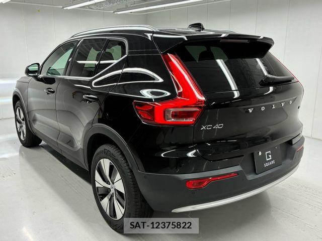 Volvo XC40 2025-10 8210891-14