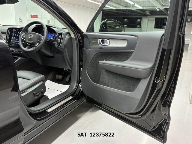 Volvo XC40 2025-10 8210891-18