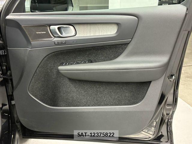 Volvo XC40 2025-10 8210891-19