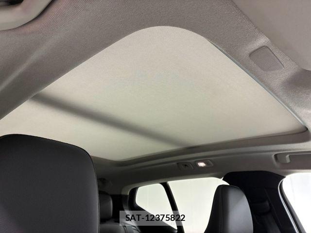Volvo XC40 2025-10 8210891-24