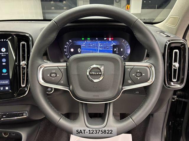 Volvo XC40 2025-10 8210891-25