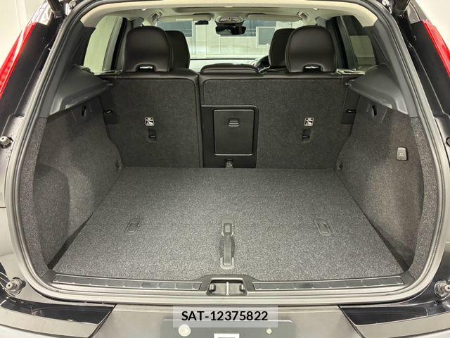 Volvo XC40 2025-10 8210891-28