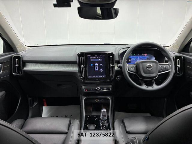 Volvo XC40 2025-10 8210891-2