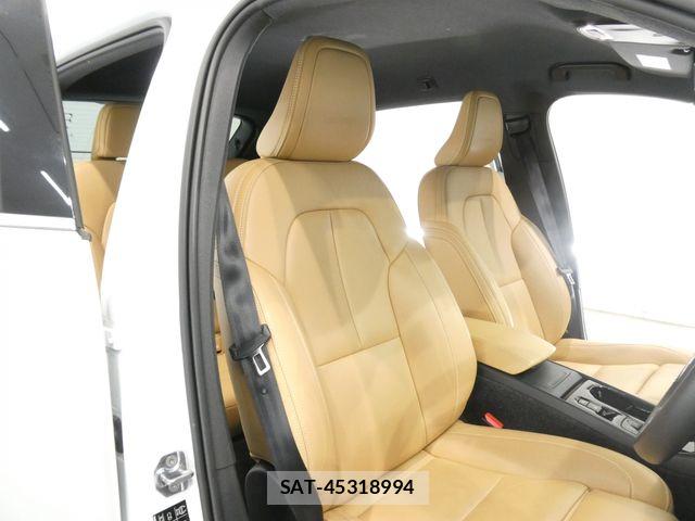 Volvo XC40 2019-07 8210894-10