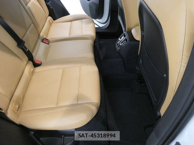 Volvo XC40 2019-07 8210894-11