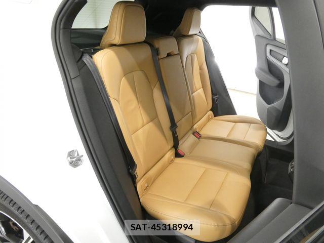 Volvo XC40 2019-07 8210894-12