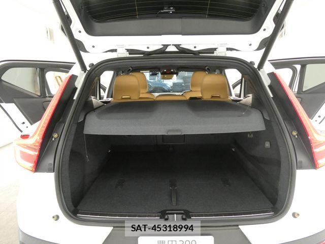 Volvo XC40 2019-07 8210894-13