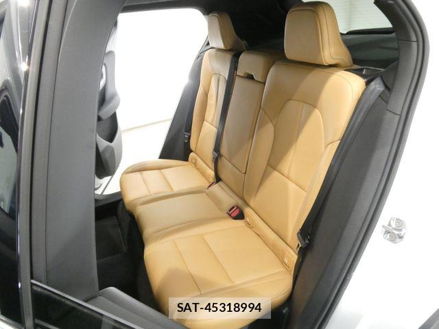 Volvo XC40 2019-07 8210894-15