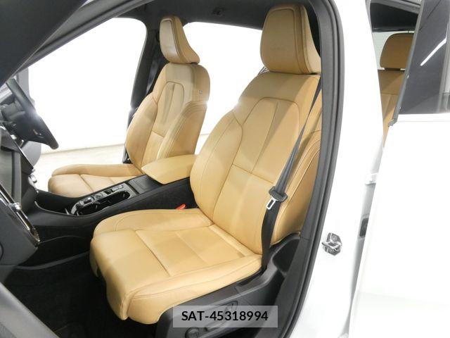 Volvo XC40 2019-07 8210894-16