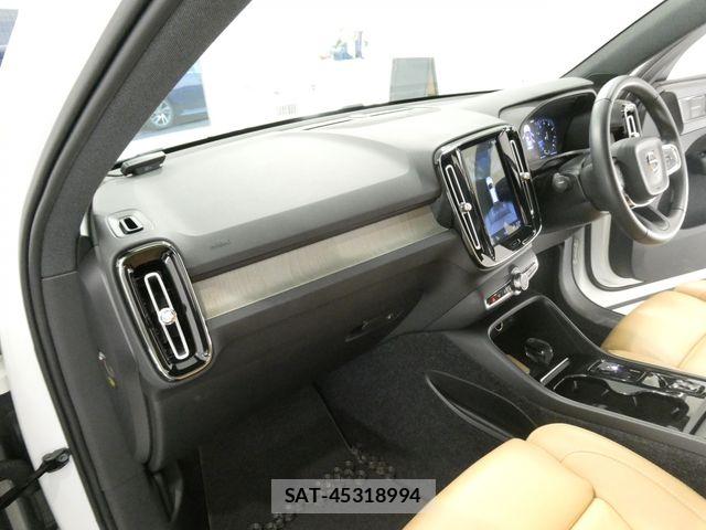 Volvo XC40 2019-07 8210894-18
