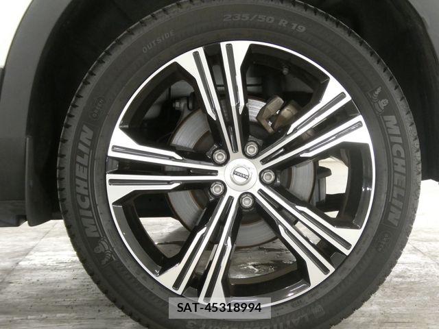Volvo XC40 2019-07 8210894-7