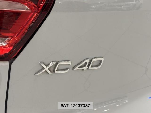 Volvo XC40 2022-03 8210896-10