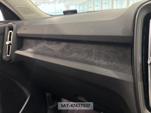 Volvo XC40 2022-03 8210896-12