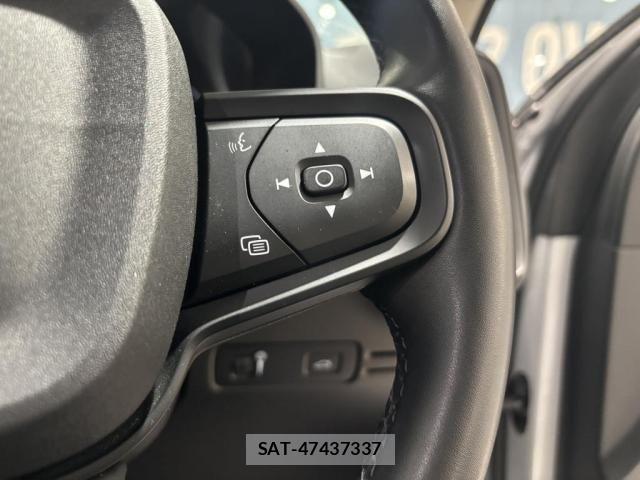 Volvo XC40 2022-03 8210896-17