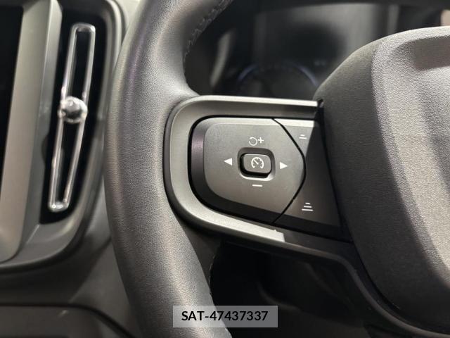 Volvo XC40 2022-03 8210896-18