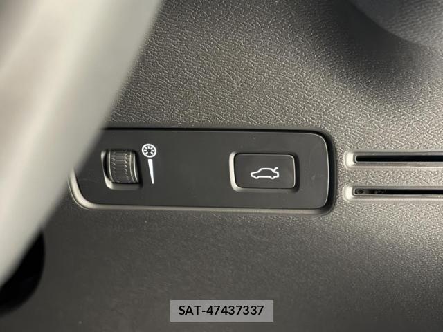 Volvo XC40 2022-03 8210896-19