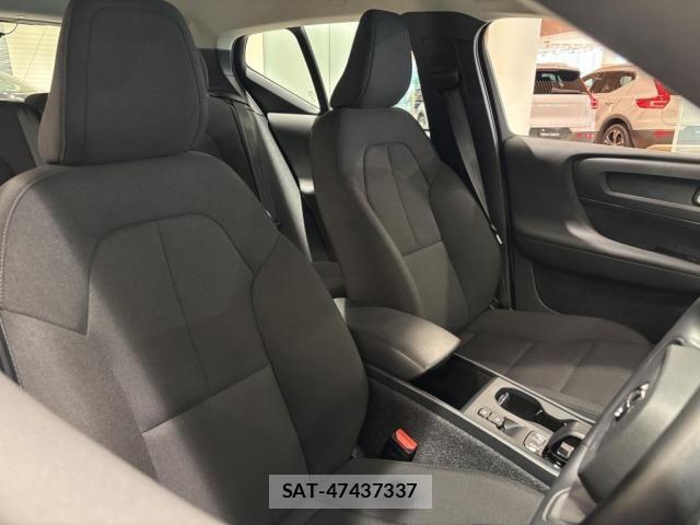 Volvo XC40 2022-03 8210896-21