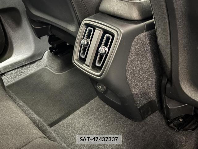 Volvo XC40 2022-03 8210896-27