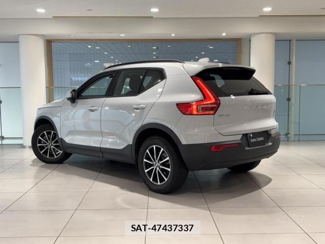 Volvo XC40 2022-03 8210896-2