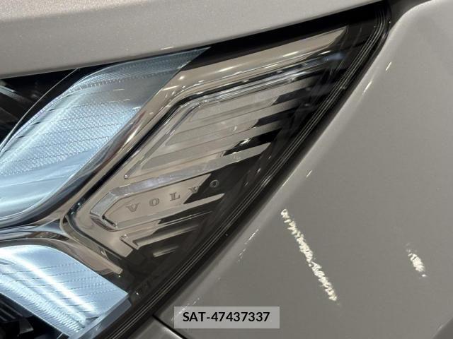 Volvo XC40 2022-03 8210896-4