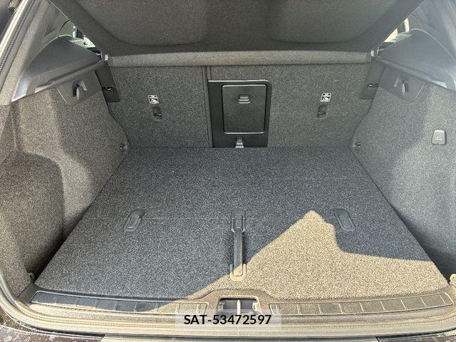 Volvo XC40 2024-08 8210893-5