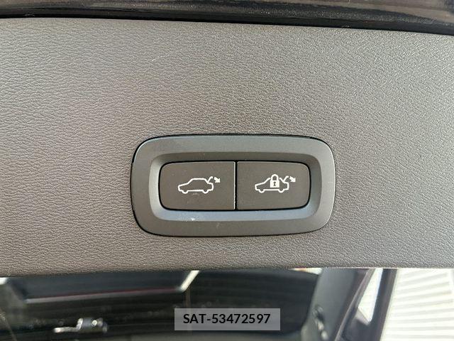Volvo XC40 2024-08 8210893-8
