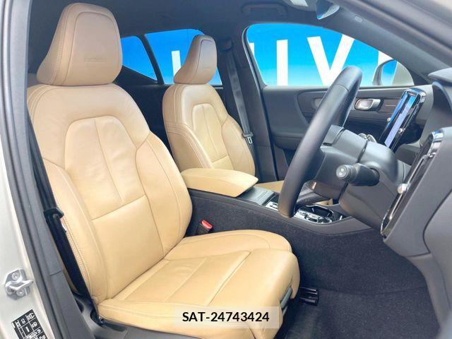 Volvo XC40 2019-06 8210895-9