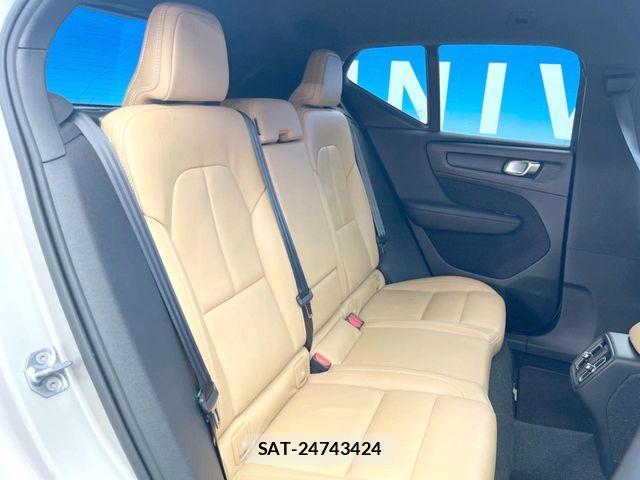 Volvo XC40 2019-06 8210895-10