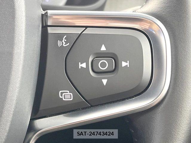 Volvo XC40 2019-06 8210895-3