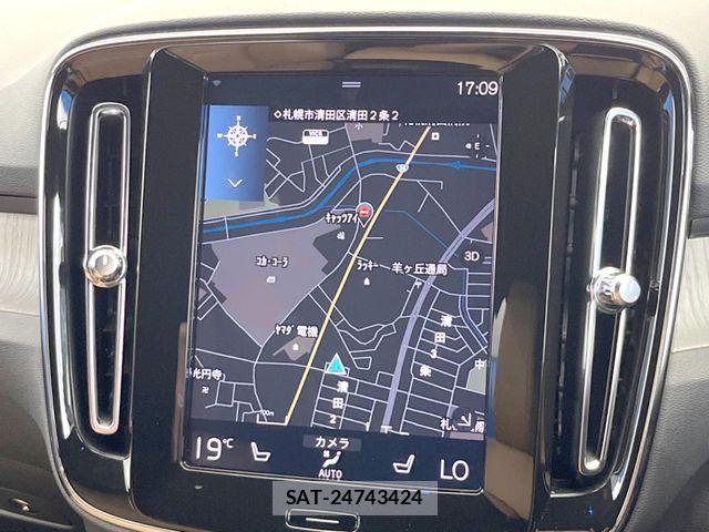 Volvo XC40 2019-06 8210895-8