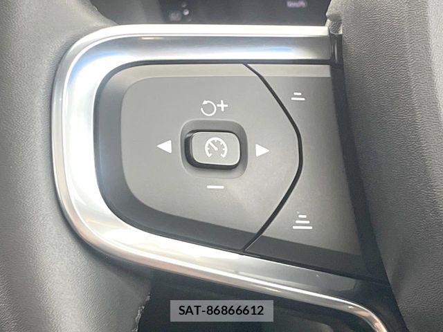 Volvo XC40 2023-01 8210892-6