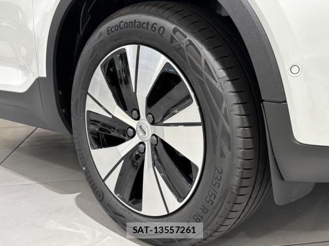 Volvo XC40 2025-09 8210888-11