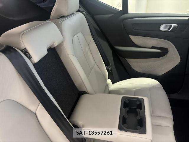 Volvo XC40 2025-09 8210888-12
