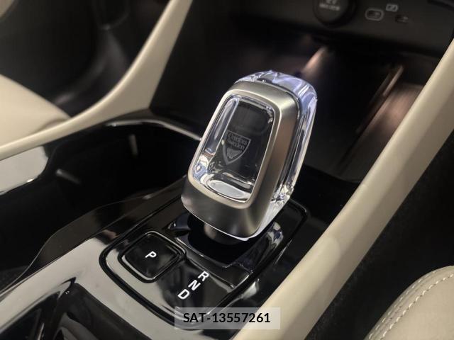Volvo XC40 2025-09 8210888-14