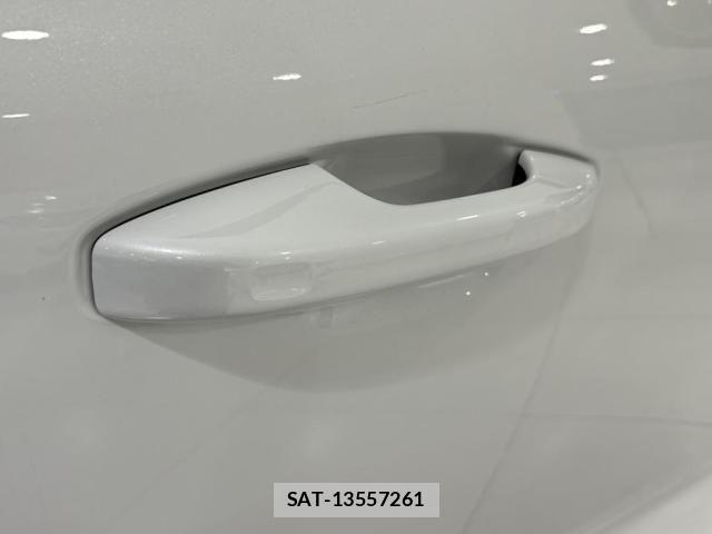 Volvo XC40 2025-09 8210888-15