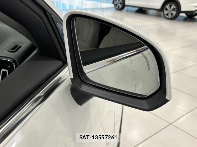 Volvo XC40 2025-09 8210888-17