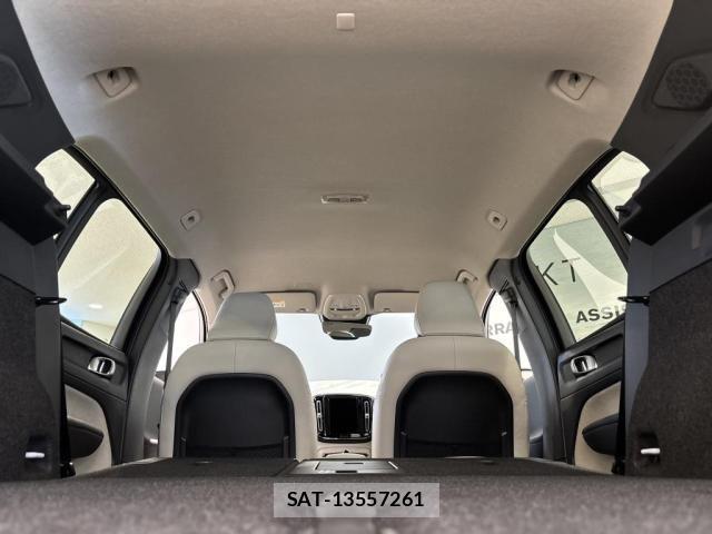 Volvo XC40 2025-09 8210888-4