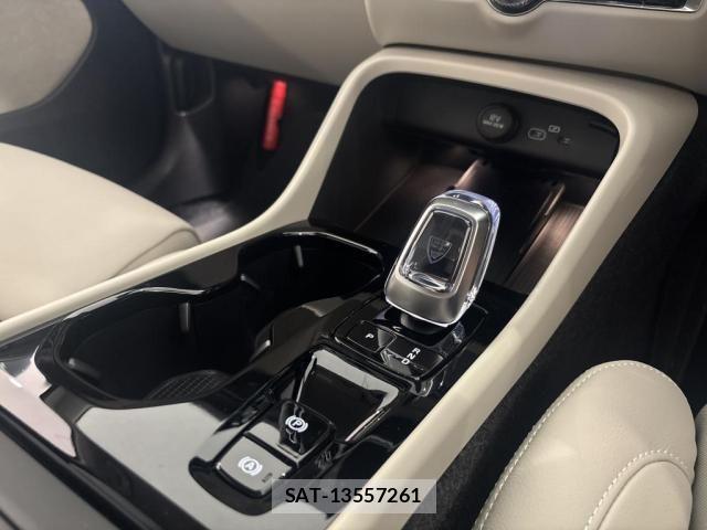 Volvo XC40 2025-09 8210888-5